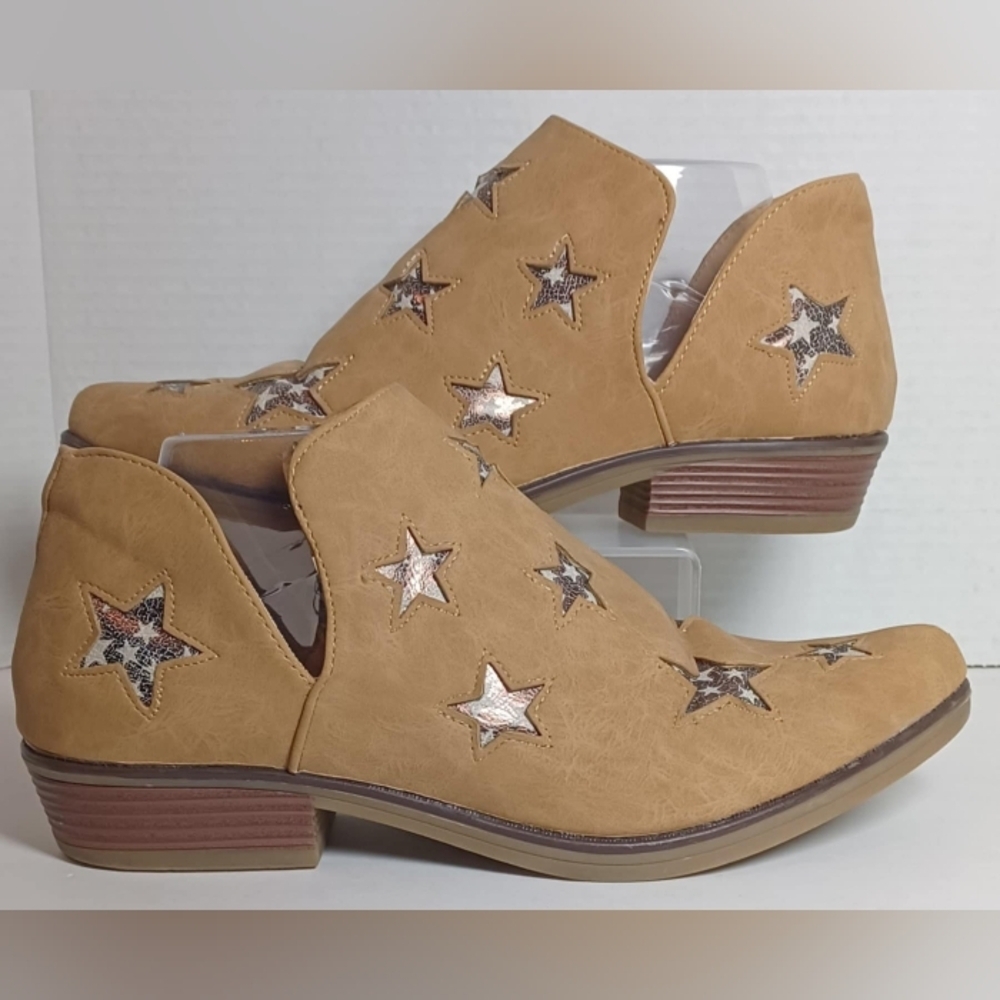 Seven7 Austin Ankle Booties Size 11 Slip On Pointy Toe Faux Leather Stars Pink
